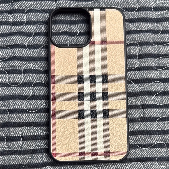 Other - Designer Beige Plaid Phone Case Iphone 13 Pro Max